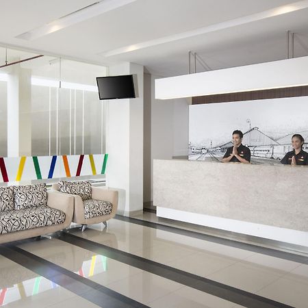 Amaris Hotel Madiun Exterior foto