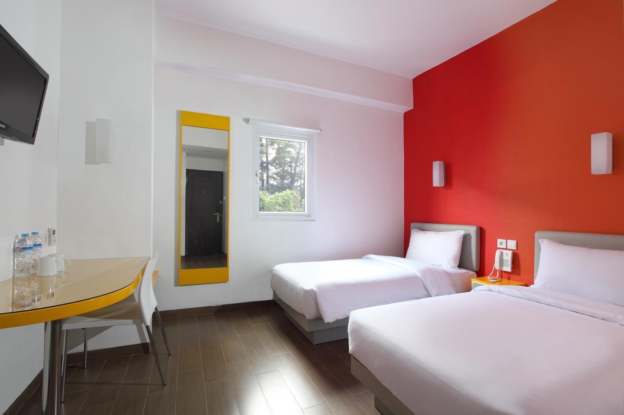 Amaris Hotel Madiun Exterior foto