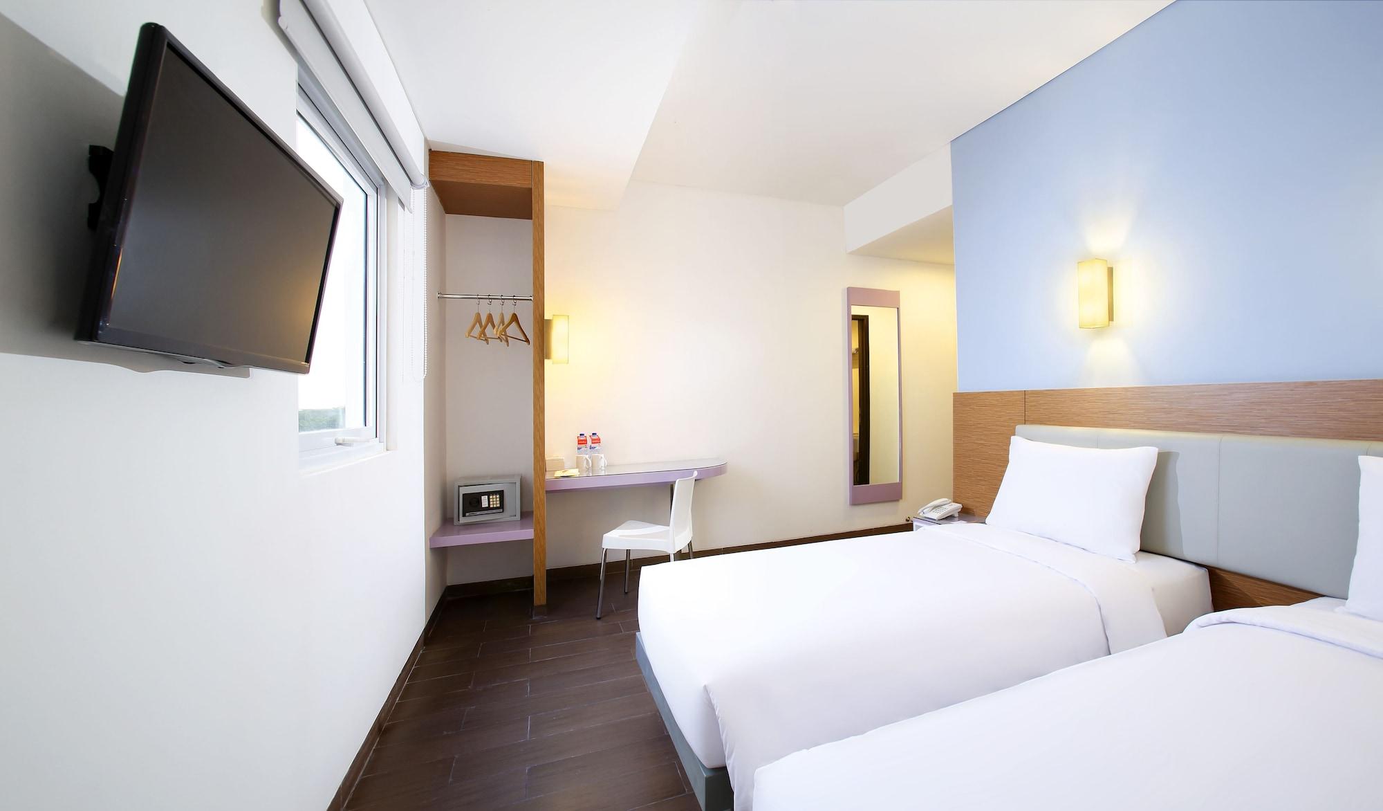 Amaris Hotel Madiun Exterior foto