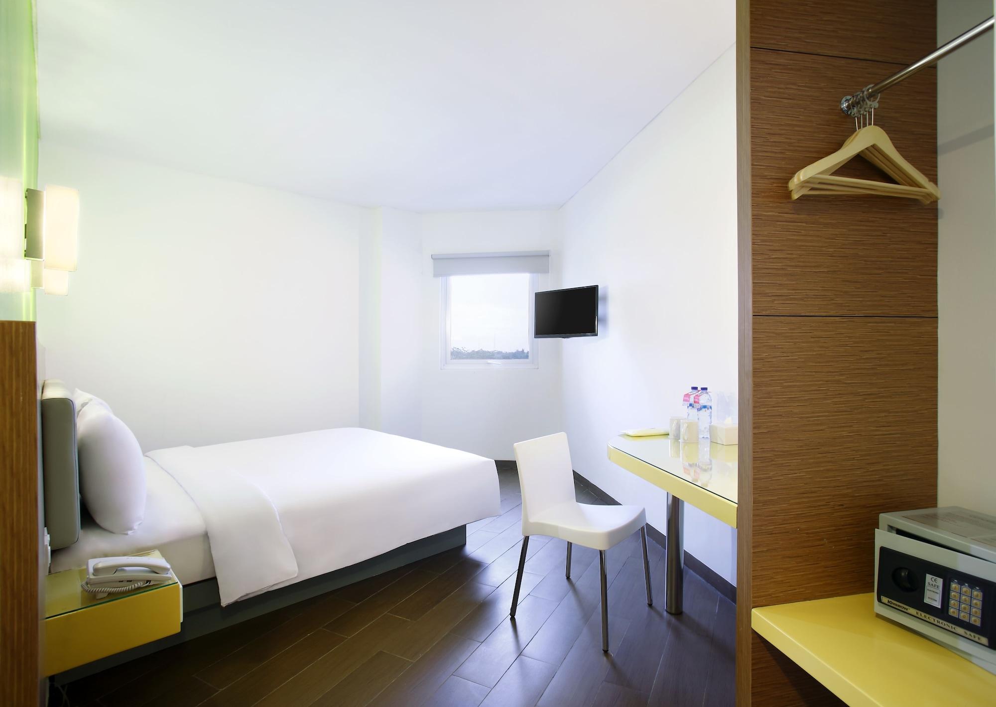 Amaris Hotel Madiun Exterior foto